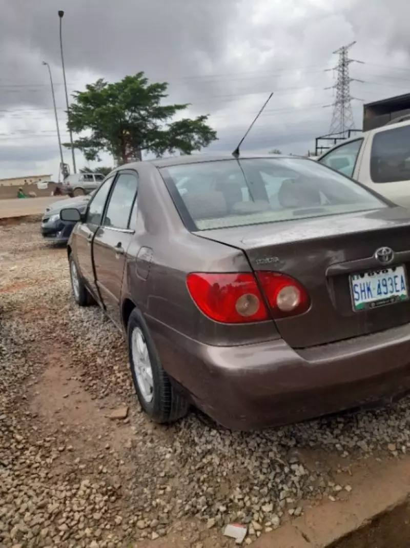 Toyota corolla   - 2005