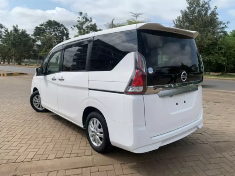 Nissan Serena   - 2018