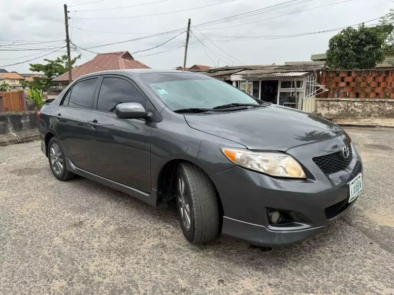 Toyota Corolla   - 2010