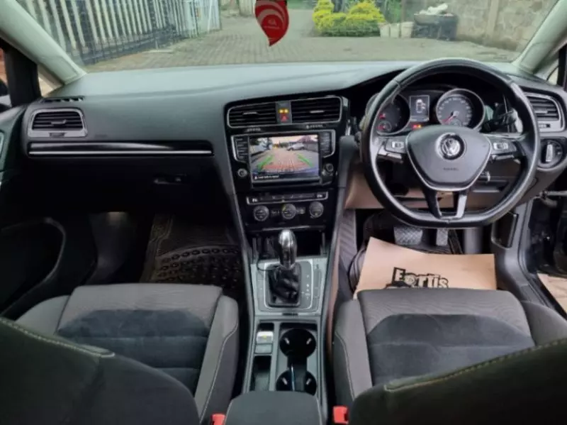 Volkswagen Golf   - 2014