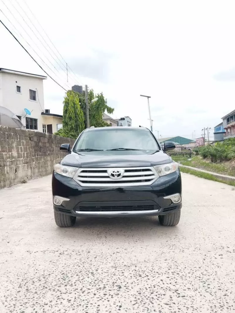 Toyota Highlander   - 2013