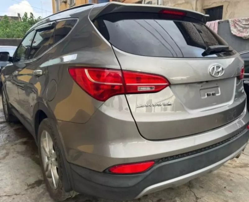 Hyundai Santa Fe   - 2013