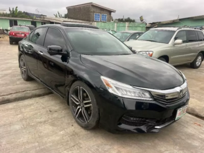 Honda Accord   - 2017