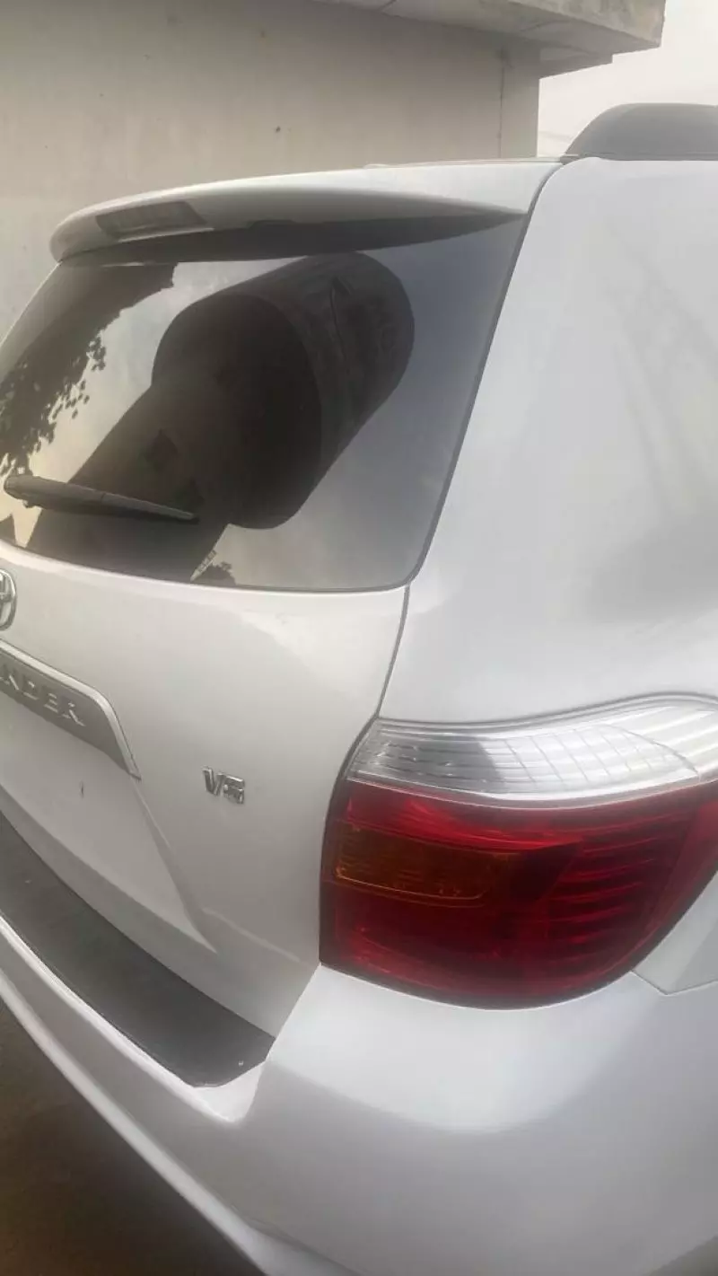 Toyota Highlander   - 2010