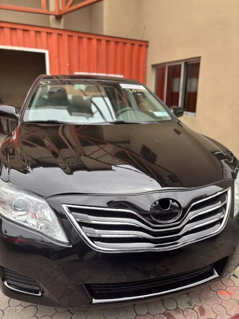 Toyota Camry   - 2011