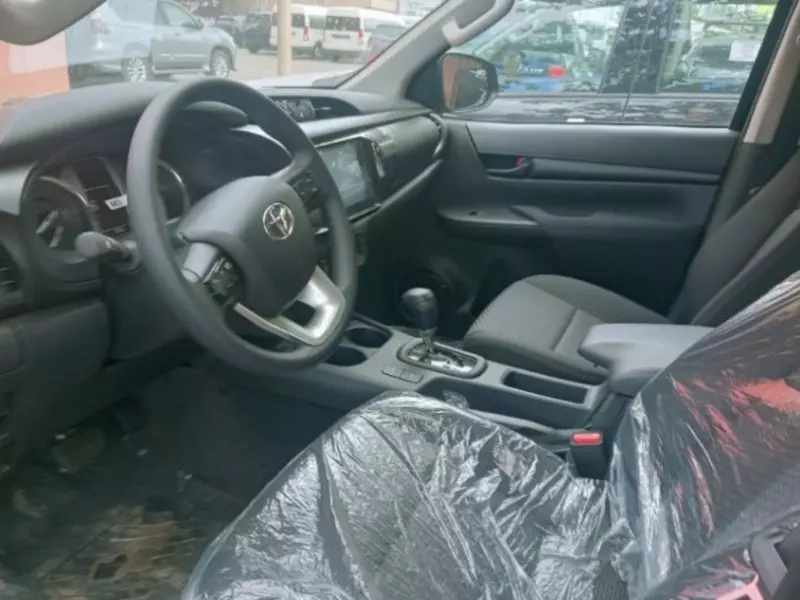 Toyota Hilux   - 2024