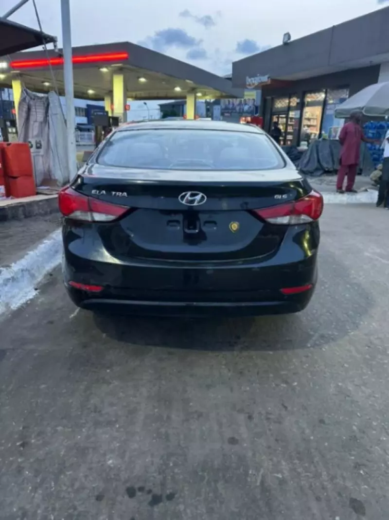 Hyundai Elantra   - 2014