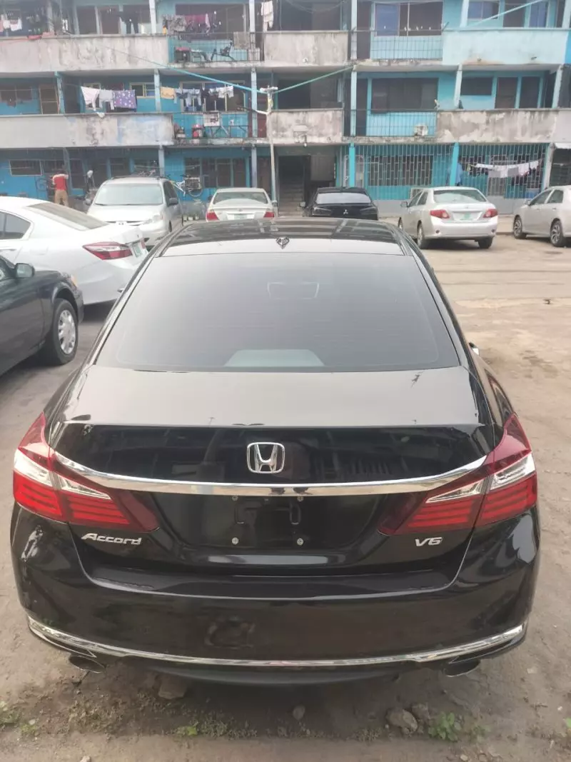 Honda Accord   - 2017