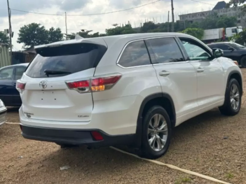 Toyota Highlander   - 2014