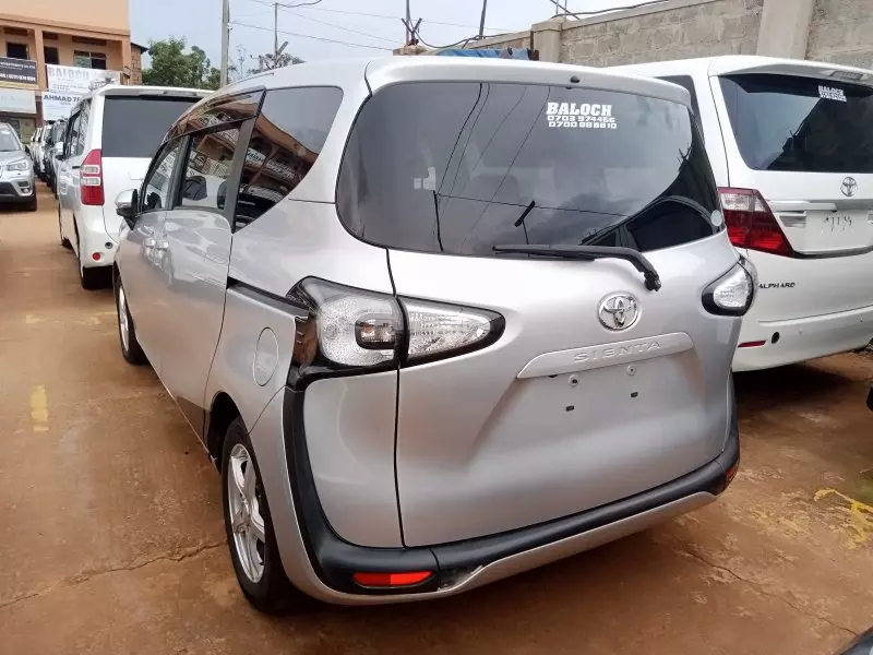 Toyota Sienta Hybrid    - 2015