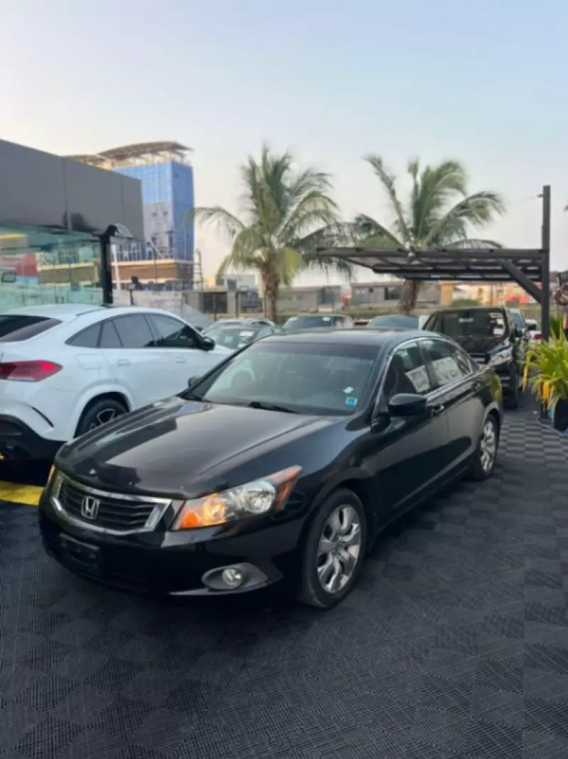 Honda Accord   - 2010