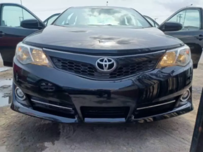 Toyota Camry   - 2013