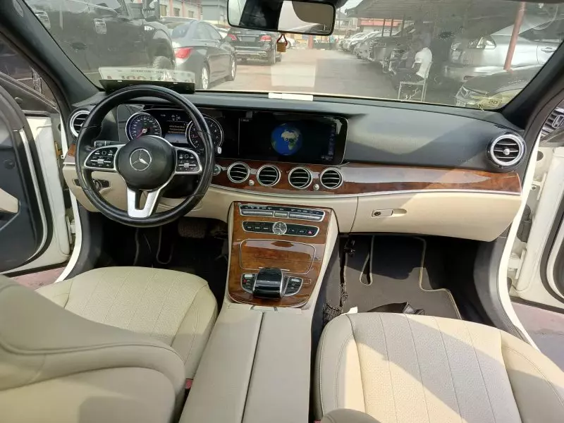 Mercedes-Benz E 300 - 2019