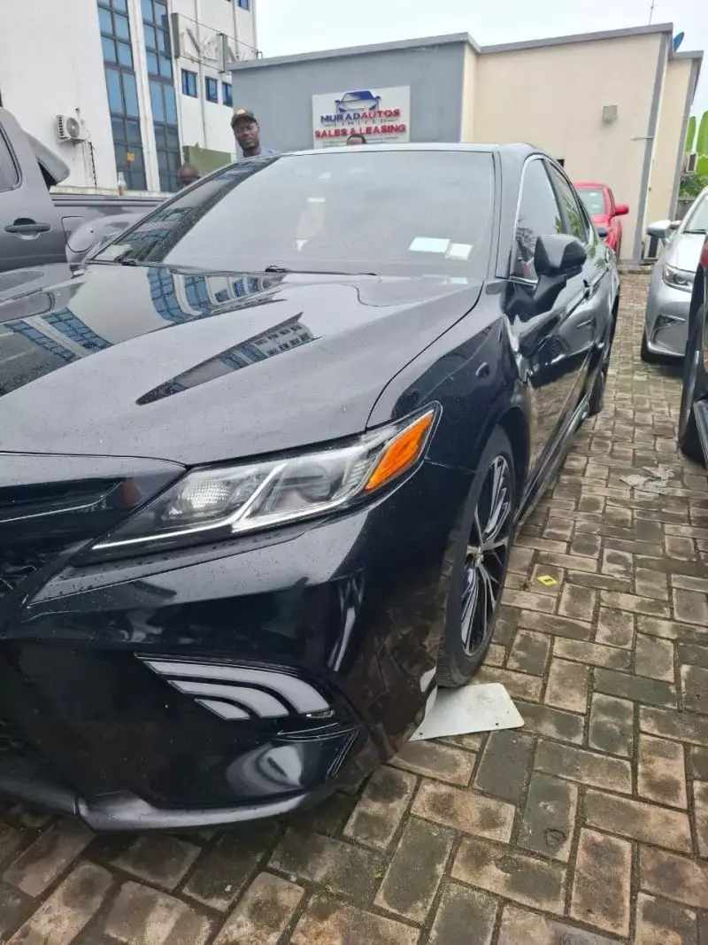 Toyota Camry   - 2018