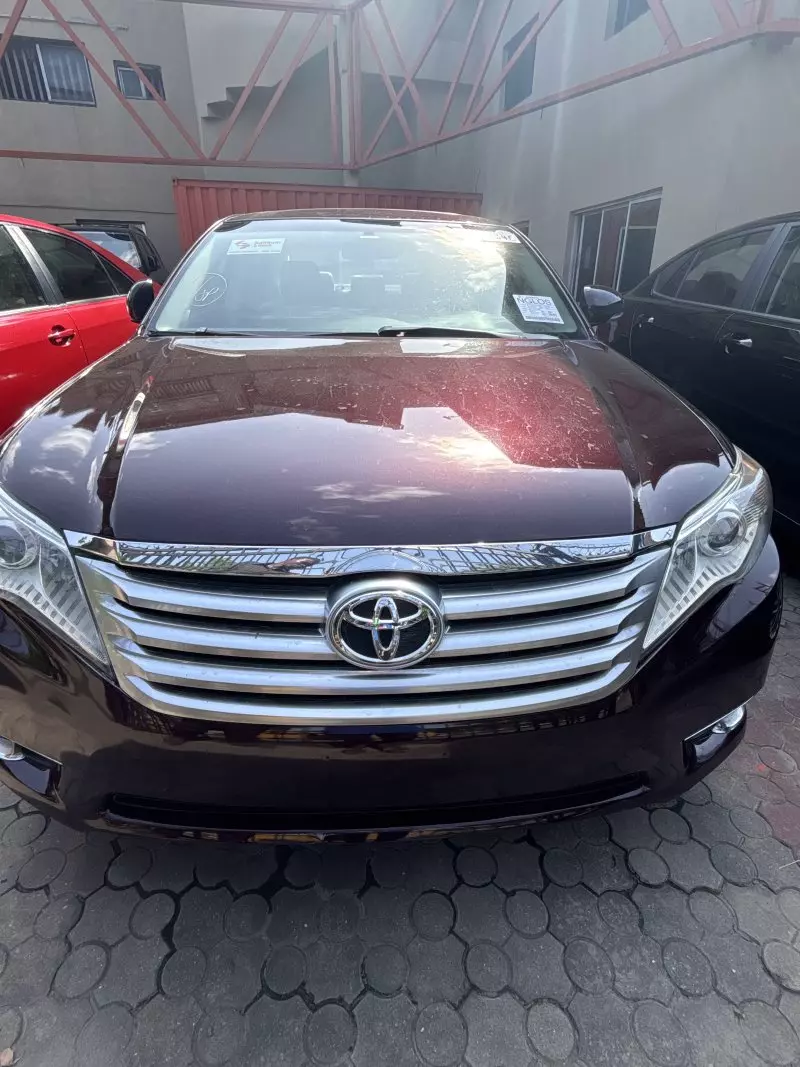 Toyota Avalon   - 2012