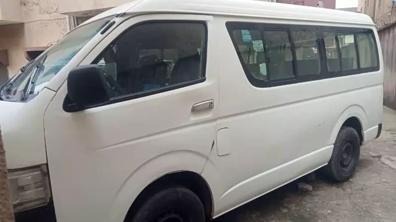 Toyota Hiace   - 2012