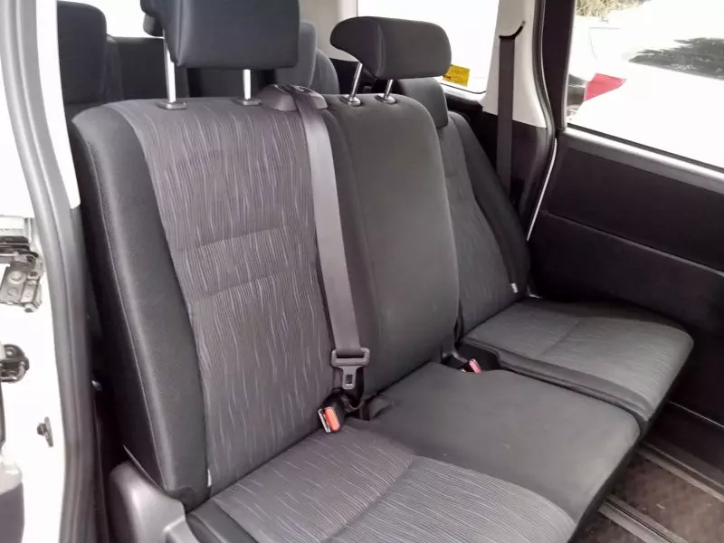 Toyota Noah   - 2011