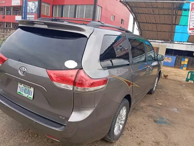 Toyota Sienna   - 2013