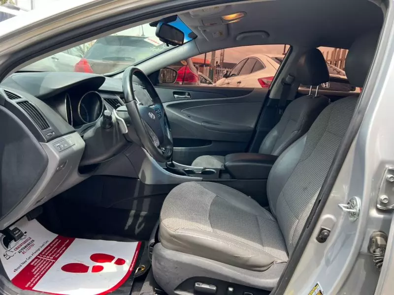 Hyundai Sonata   - 2012