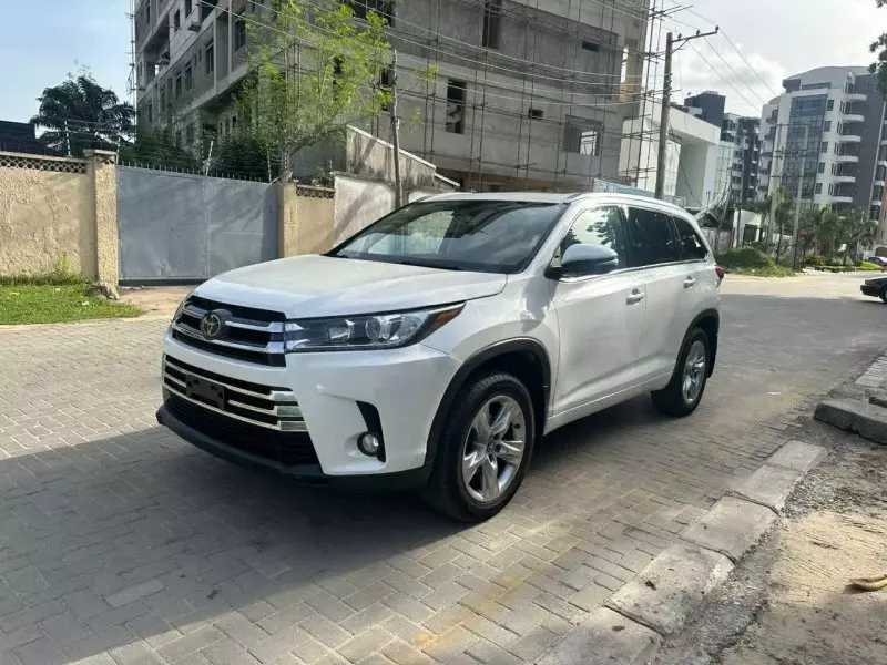 Toyota Highlander   - 2017