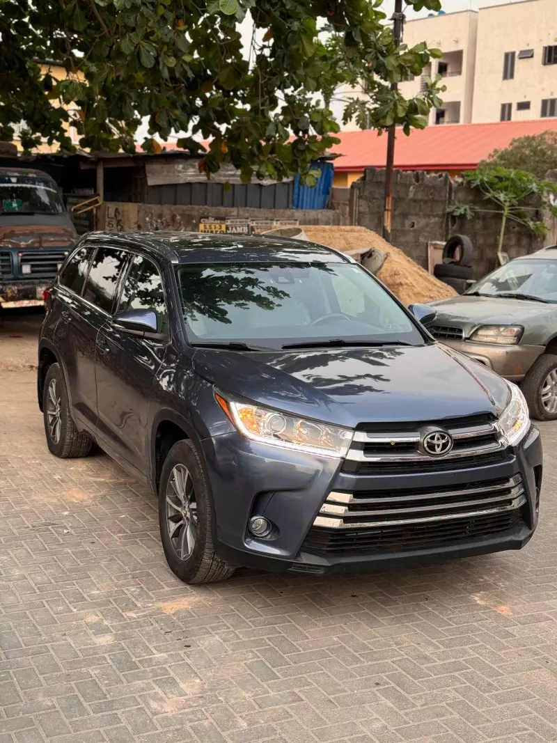 Toyota Highlander   - 2017