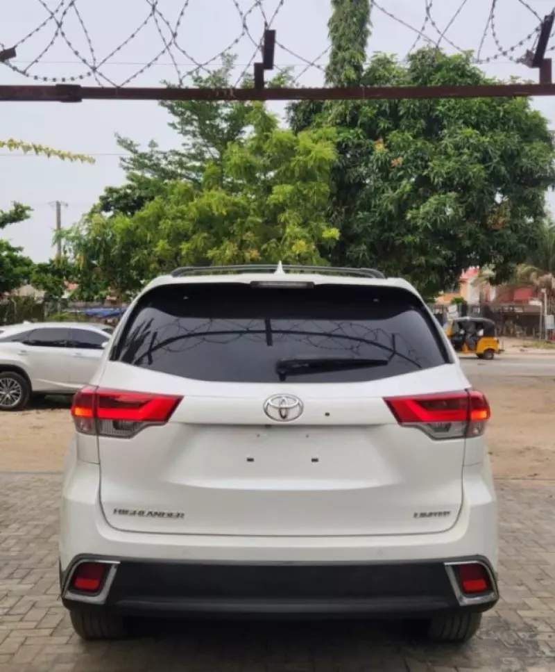 Toyota Highlander   - 2017