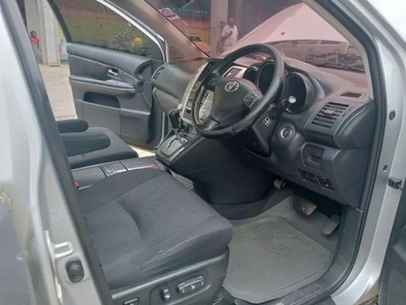 Toyota Harrier   - 2012