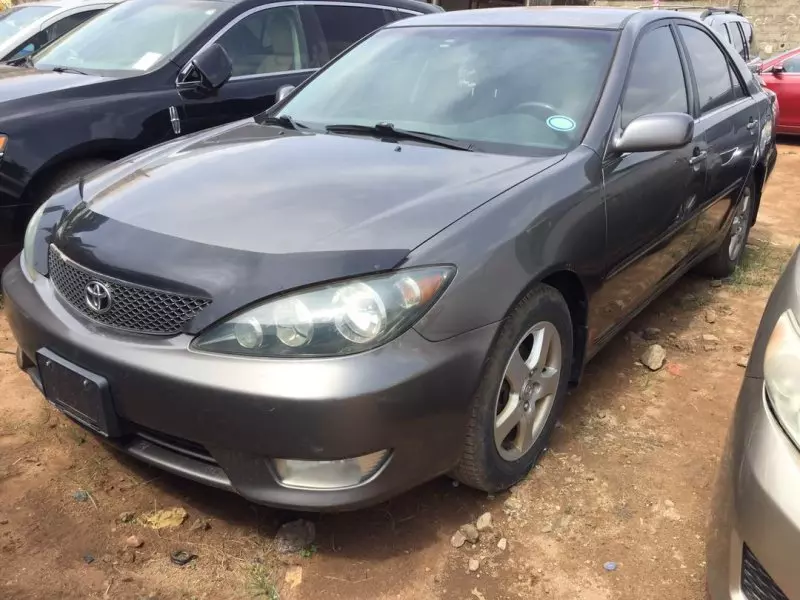 Toyota Camry   - 2005