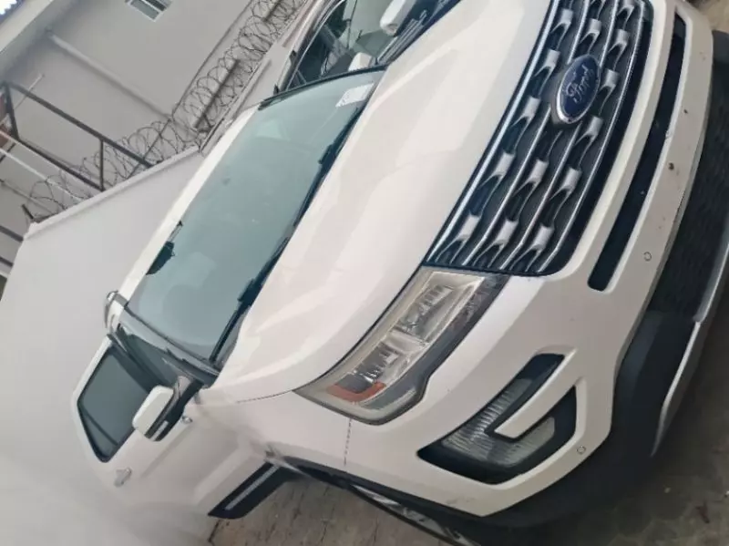 Ford Explorer   - 2017