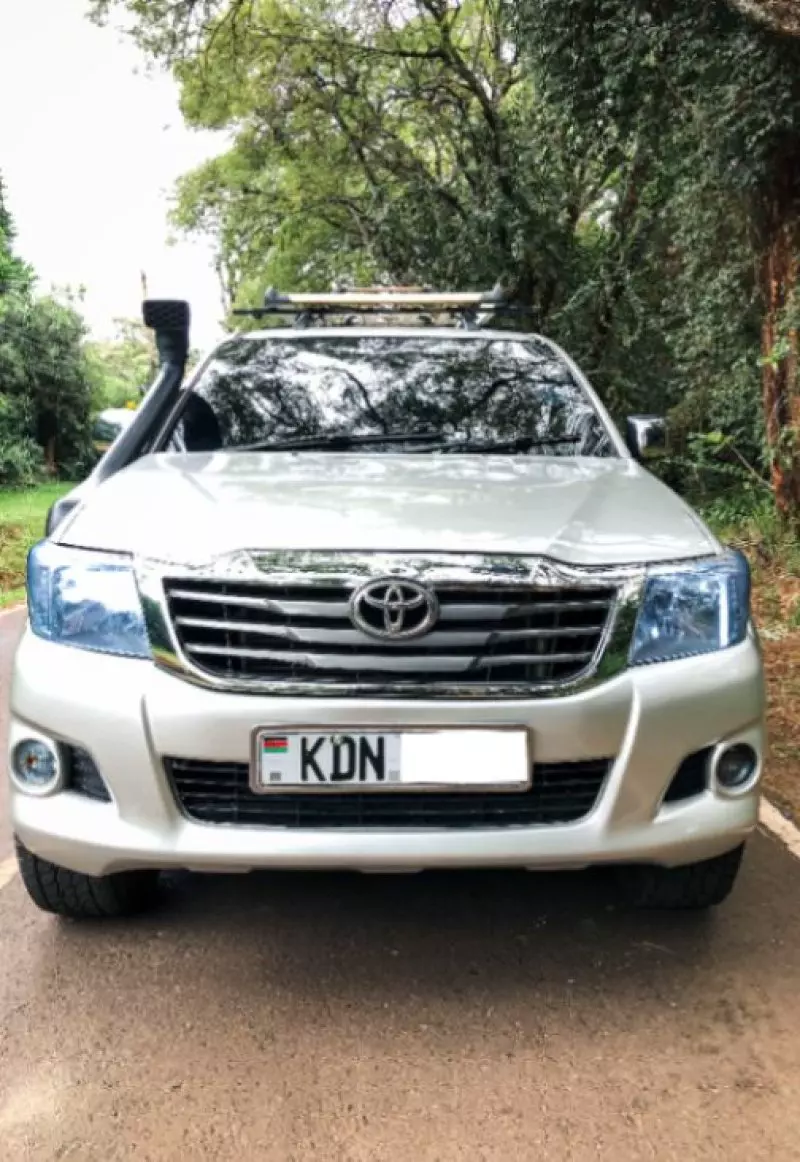 Toyota Hilux    - 2014