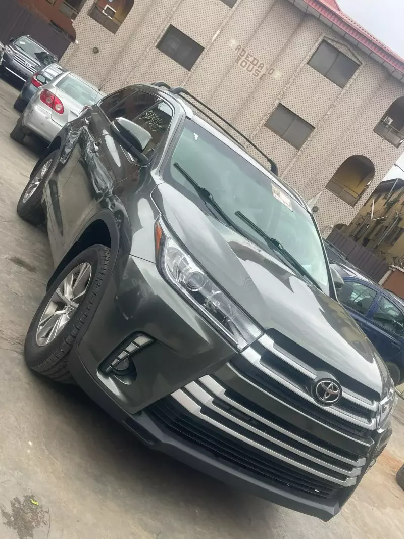 Toyota Highlander   - 2015