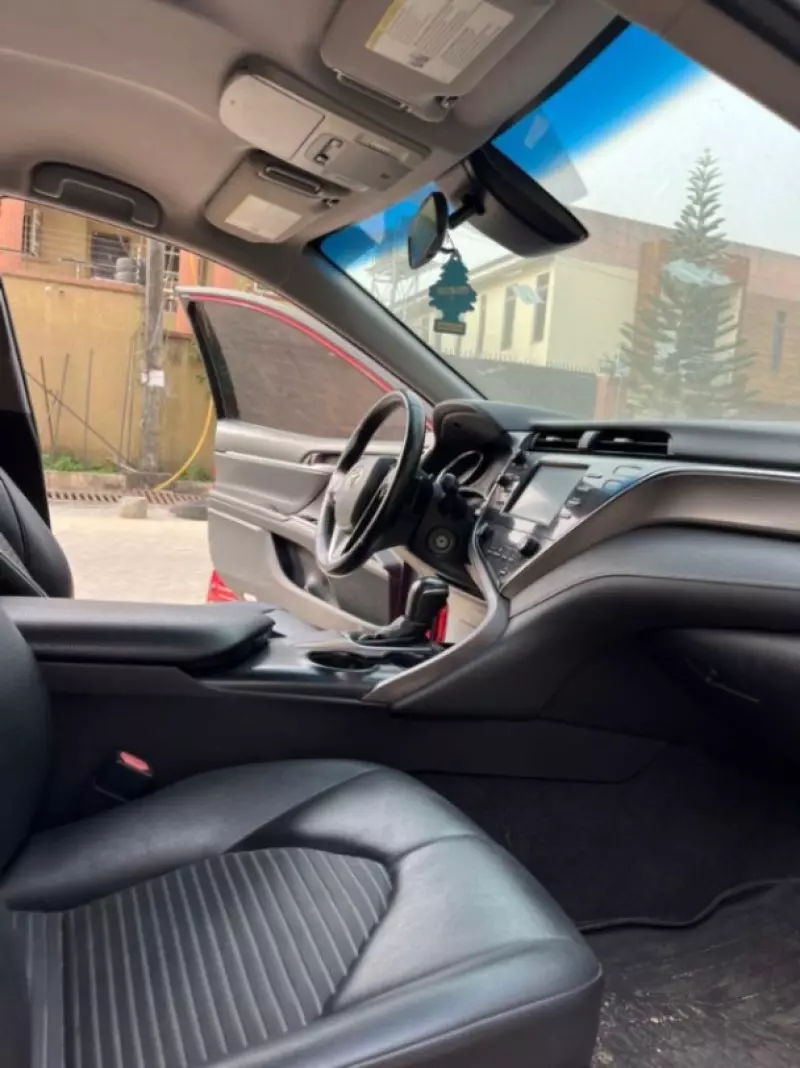 Toyota Camry   - 2018