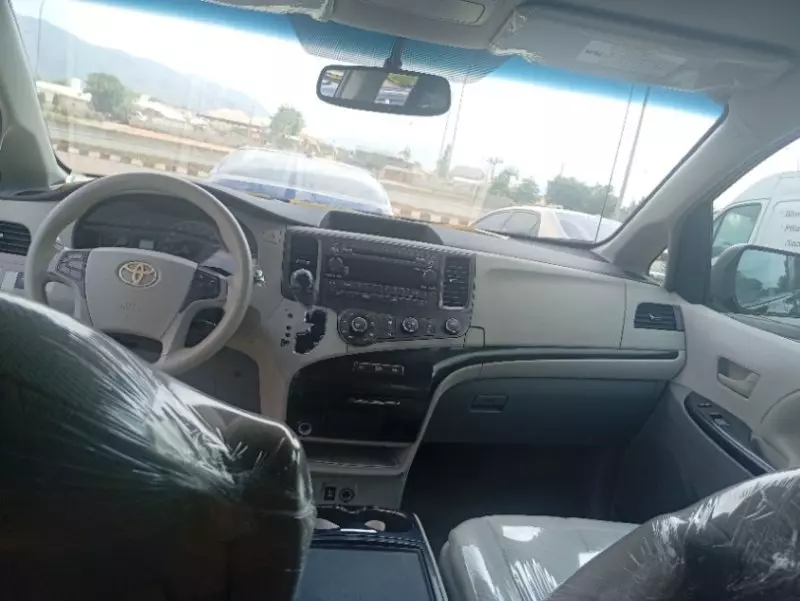 Toyota Sienna   - 2012