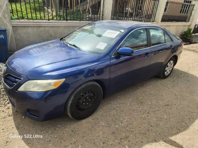 Toyota Camry   - 2010