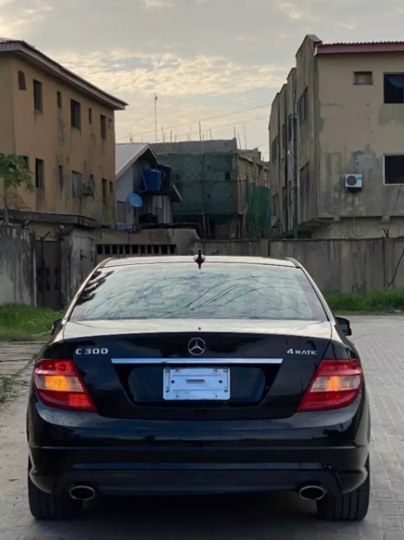 Mercedes-Benz C 300   - 2010