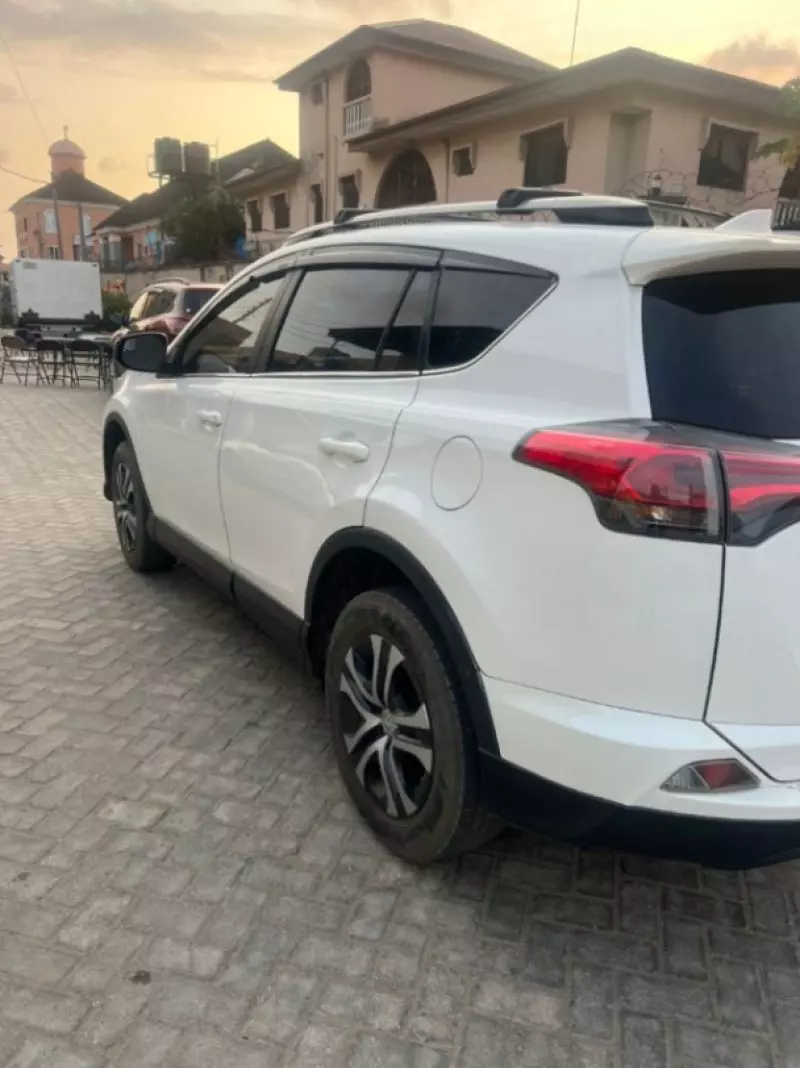 Toyota RAV 4   - 2017