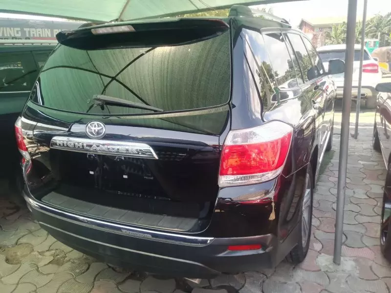 Toyota Highlander   - 2011