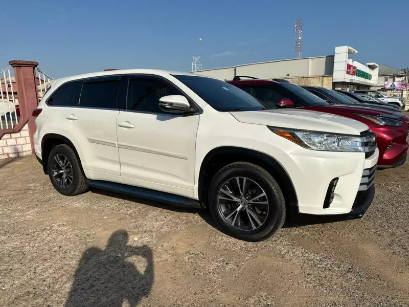 Toyota Highlander   - 2019