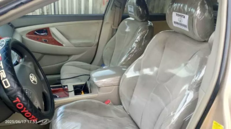 Toyota Camry   - 2011