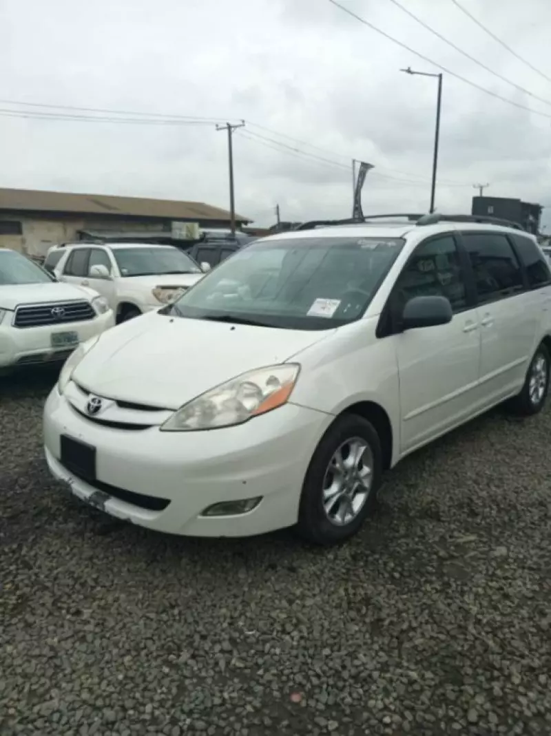 Toyota Sienna - 2006
