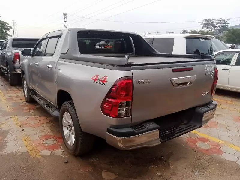 Toyota Hilux   - 2018