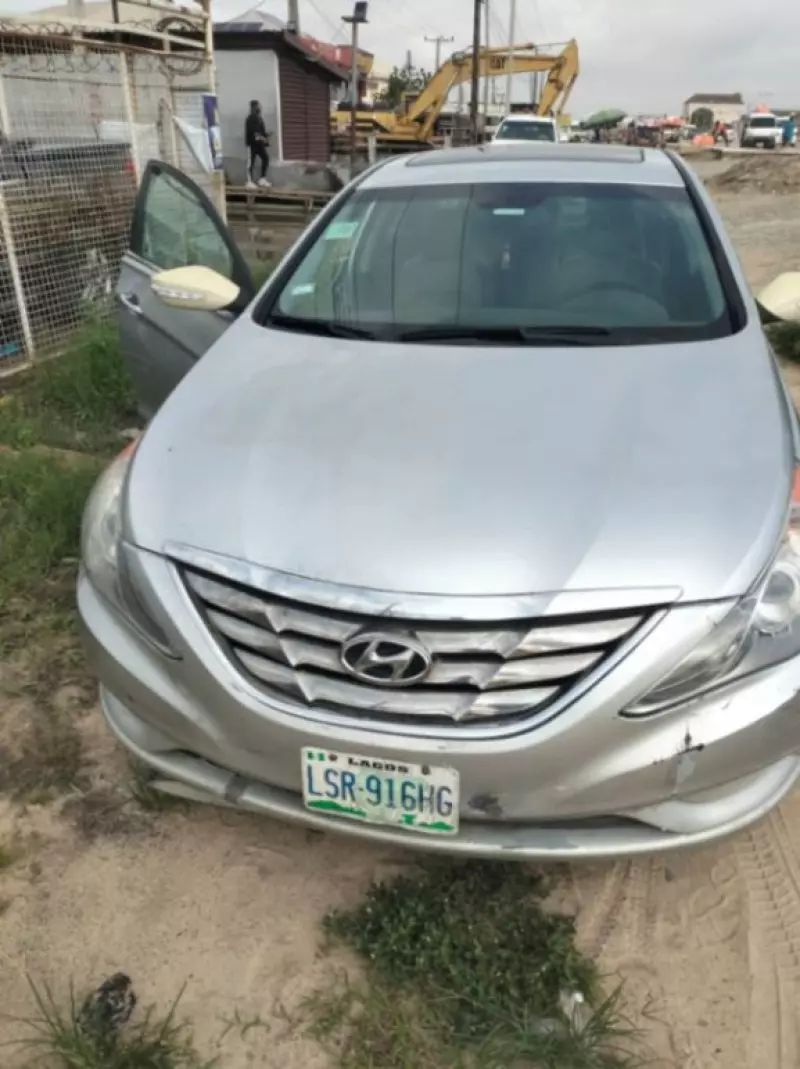 Hyundai Sonata   - 2011
