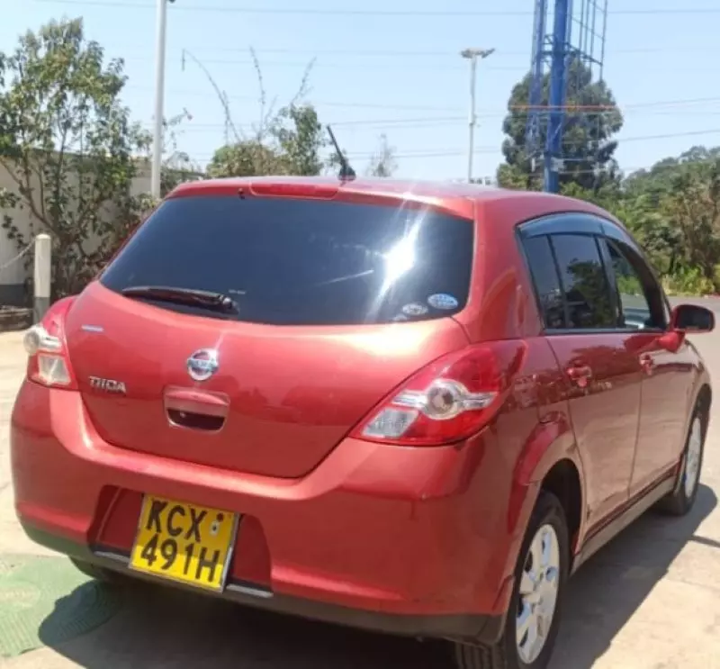 Nissan Tiida   - 2013