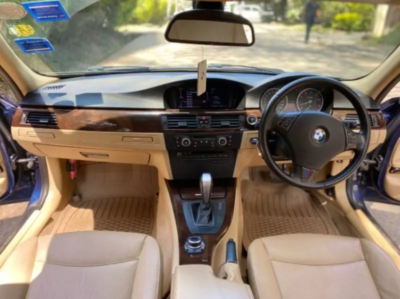 BMW 320i   - 2011