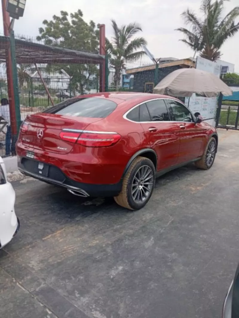 Mercedes-Benz GLC 300   - 2018