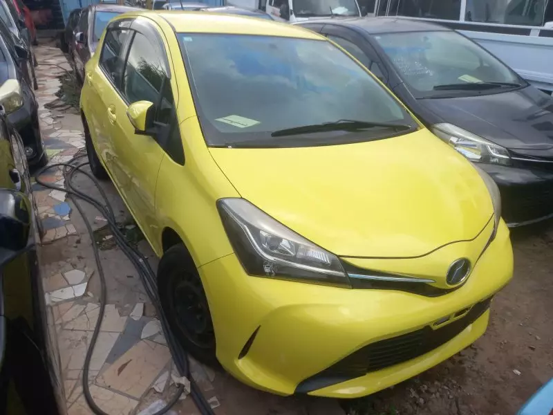 Toyota Vitz   - 2015