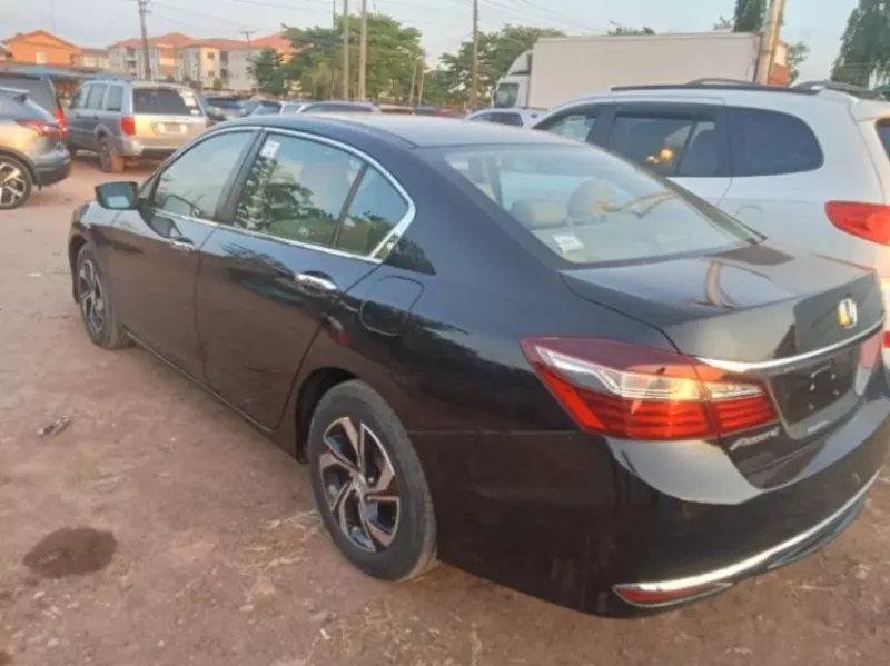 Honda Accord   - 2017