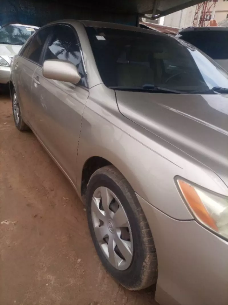 Toyota Camry   - 2009
