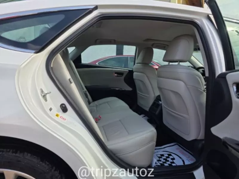 Toyota Avalon   - 2013