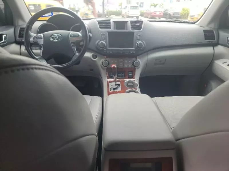 Toyota Highlander   - 2012